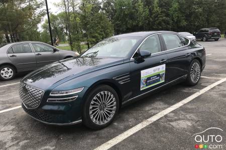 Surprise, Genesis sent along a special new variant of the G80 for the 2022 EcoRun